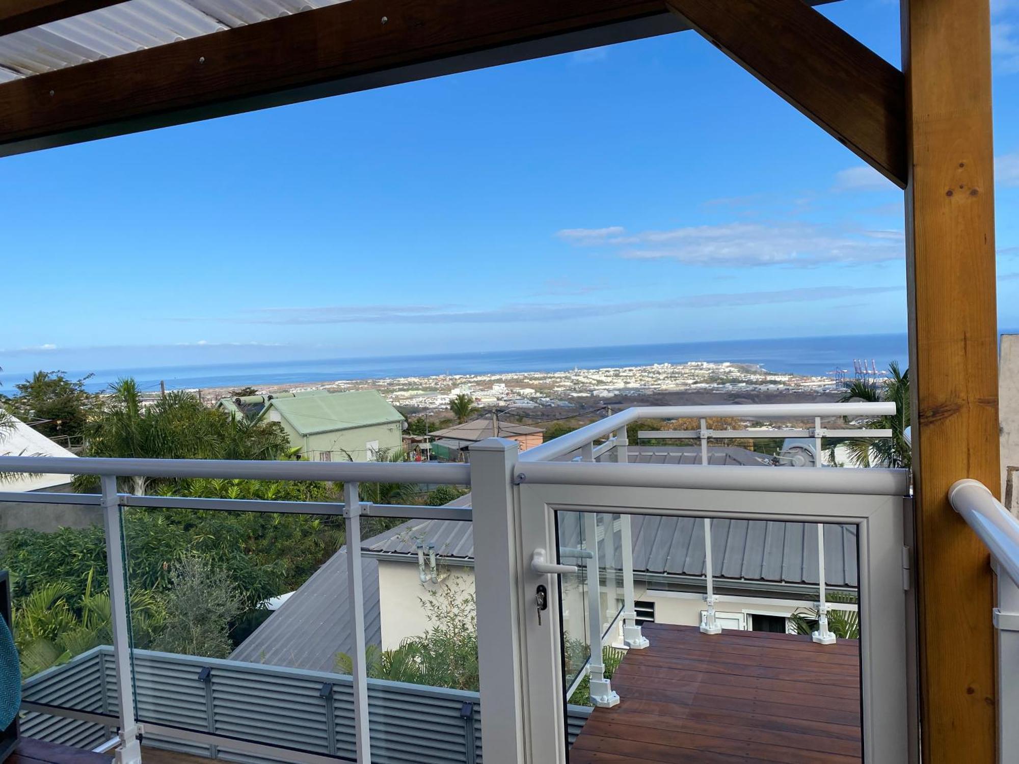Location Saisonniere A Portee De Vue La Possession Exteriér fotografie